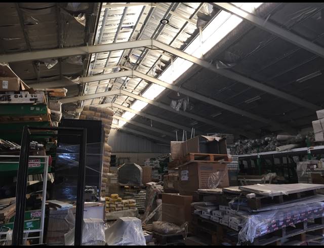 1,900M² WAREHOUSE RENTED IN RETREAT
